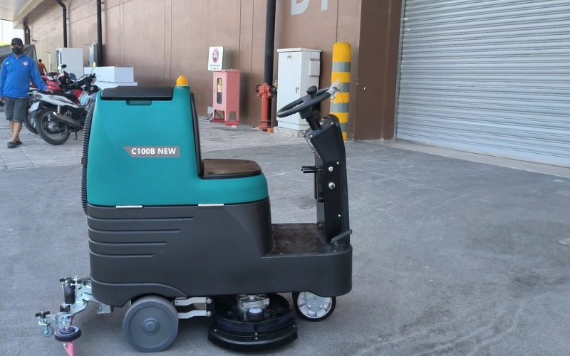 Máy chà sàn liên hợp ngồi lái Clepro C100B New